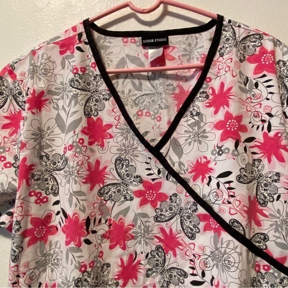 Scrub Studio Shirt Women’s Plus Size 2X Pink Short Sleeve Ties‎ In Back - Picture 6 of 14
